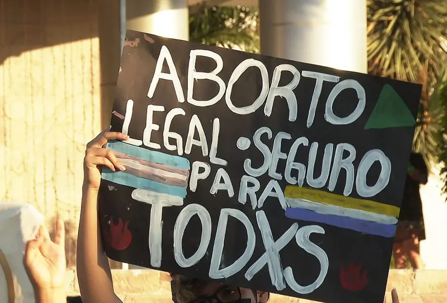 Pancarta a favor del aborto seguro