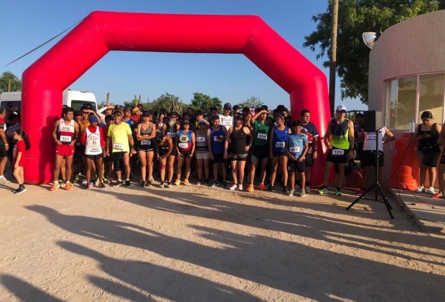 Participantes de carrera pedestre patriótica