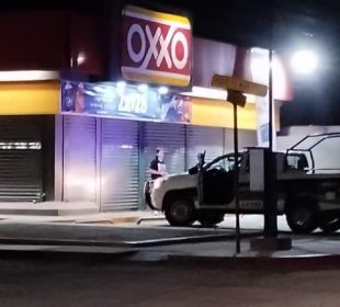 Patrulla en Oxxo robado