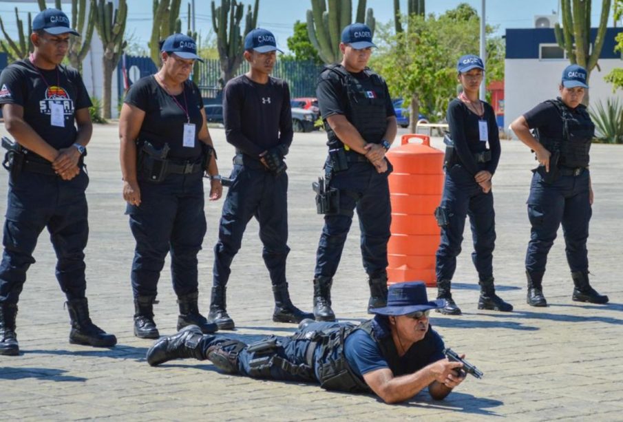 Policías entrenando en la Academia Estatal de Seguridad Pública