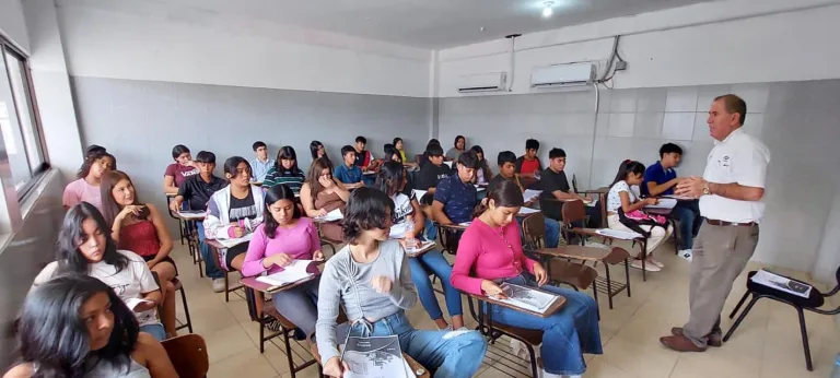 Alumnos en salón