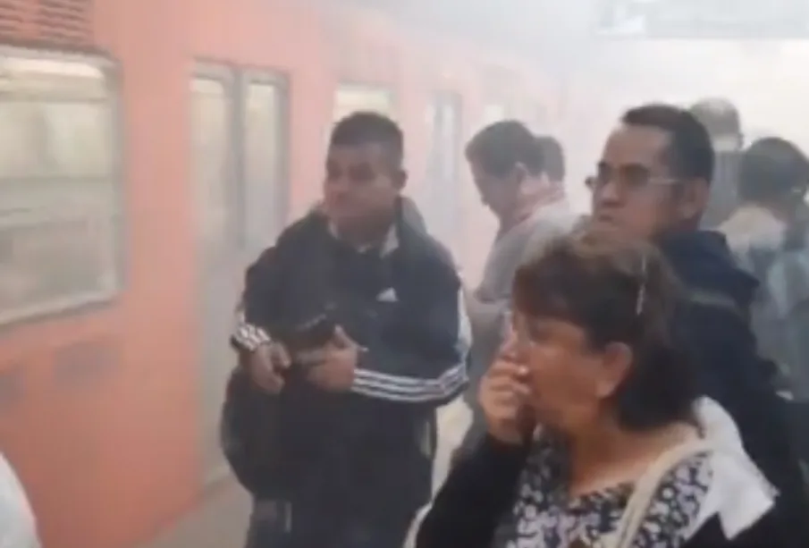 Usuarios reportan humo en el metro de la CDMX