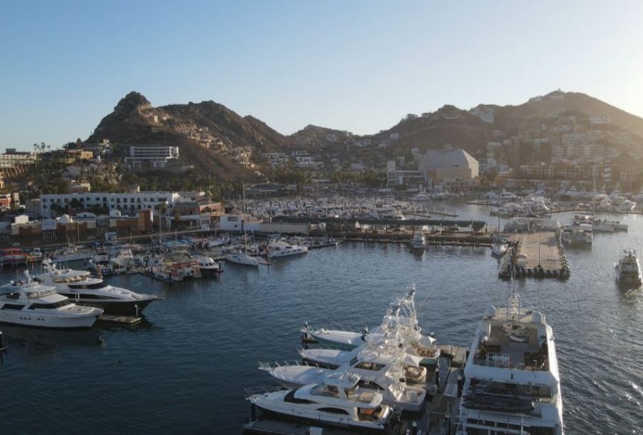 Toma área de la marina de Cabo San Lucas