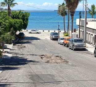 Enorme bache en calle del malecón de La Paz