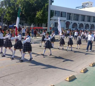 Desfile cívico militar en La Paz