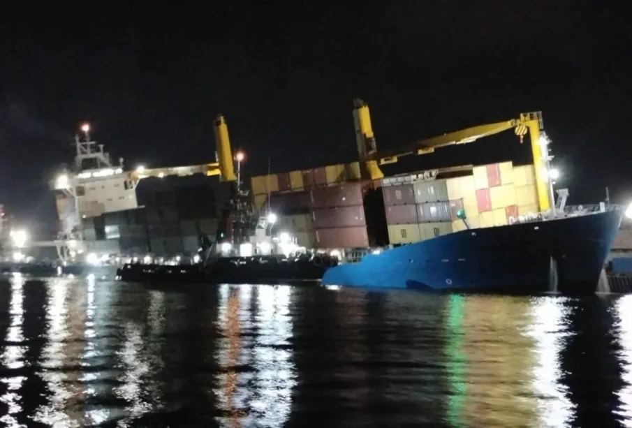 Naviera de Chiapas Star en el muelle de Mazatlán