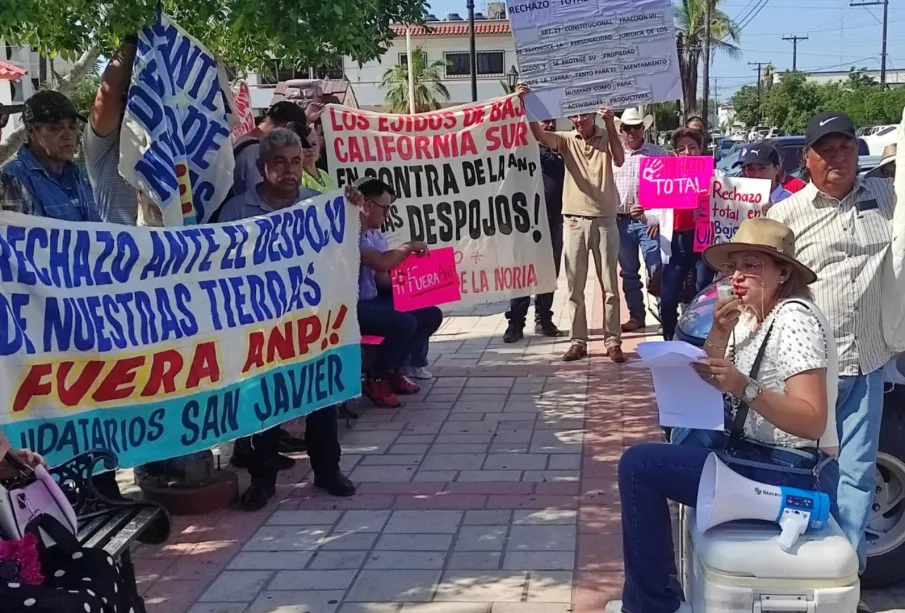 Manifestación de ejidatarios en el Congreso de BCS.