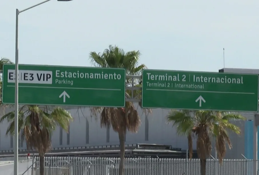 Estacionamiento del aeropuerto de Los Cabos