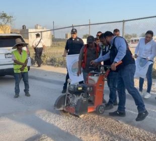 autoridades en arranque del programa de bacheo