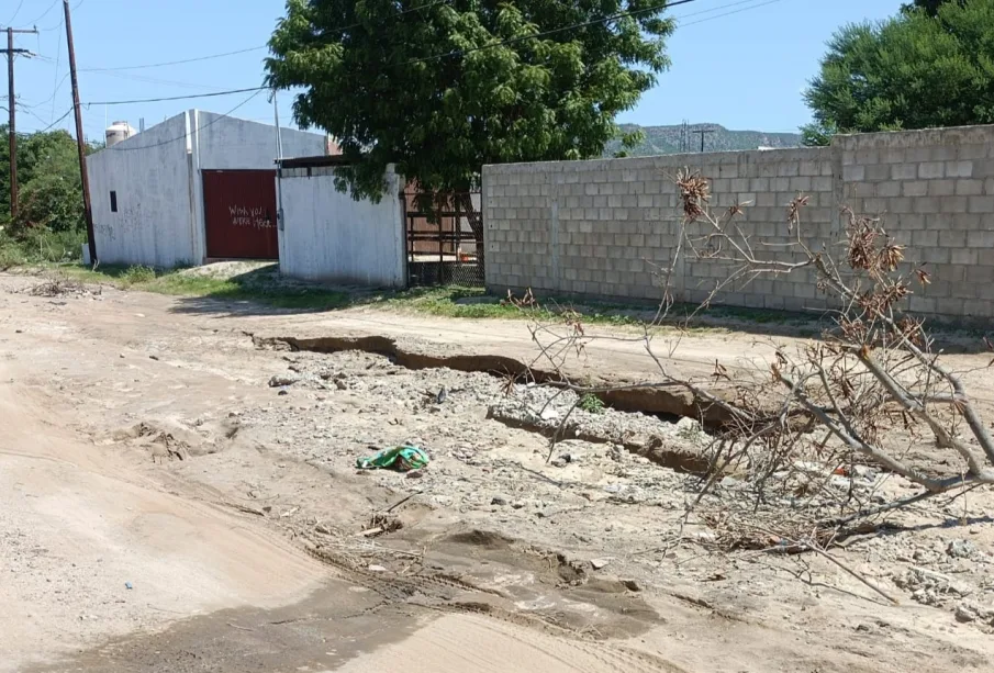 Los colonos piden reparación de la calle