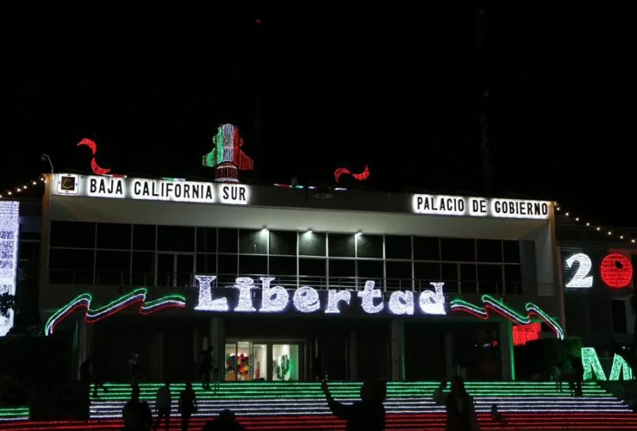 Encendio de luces por las fiestas patrias