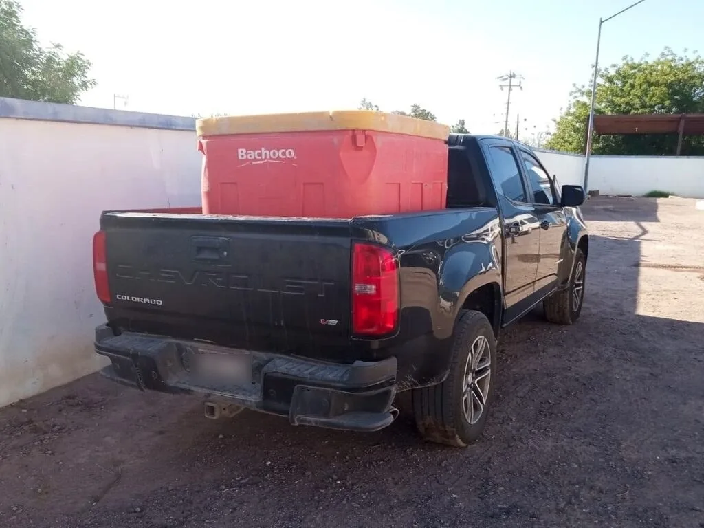 Camioneta con cargamento almeja chocolata