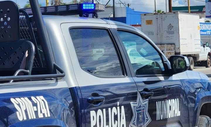 patrulla de la policia municipal estacionada