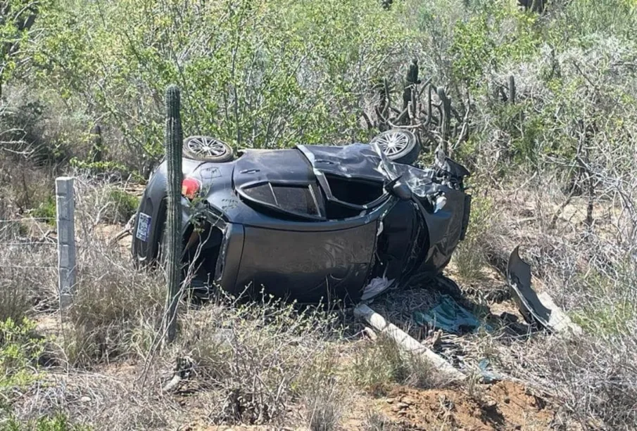 Volcadura en carretera Pescadero-Todos Santos