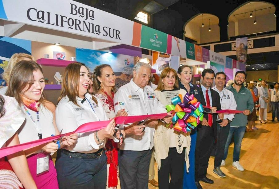 Autoridades de BCS en Tianguis Turístico