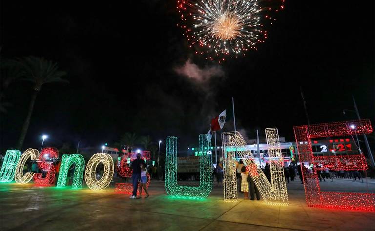 Explanada del Congreso de Baja California Sur por fiestas patrias