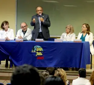 Médicos se congregan en la UABCS