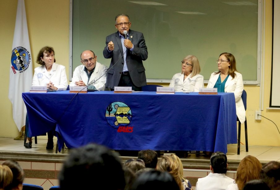 Médicos se congregan en la UABCS