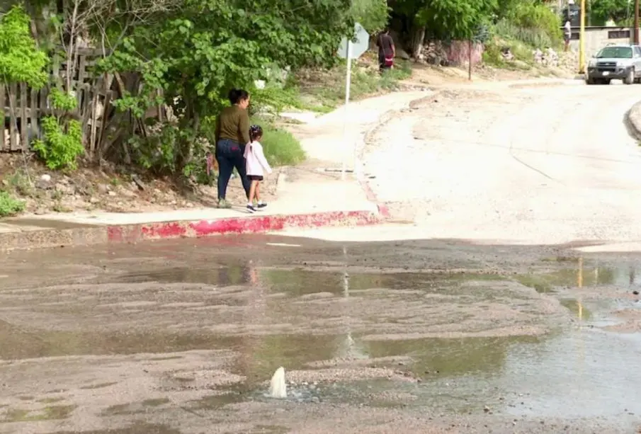 Aguas negras en Escuela Primaria Celerino Cano