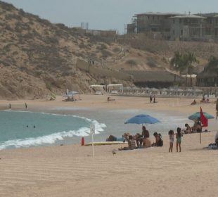 Bañitas en playa de Los Cabos