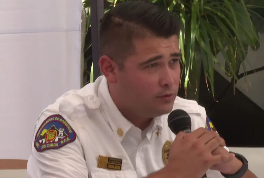Los bomberos buscan quien los ayude a transportar víveres recolectados a Guerrero