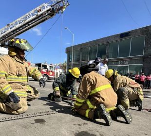 Bomberos en demostración