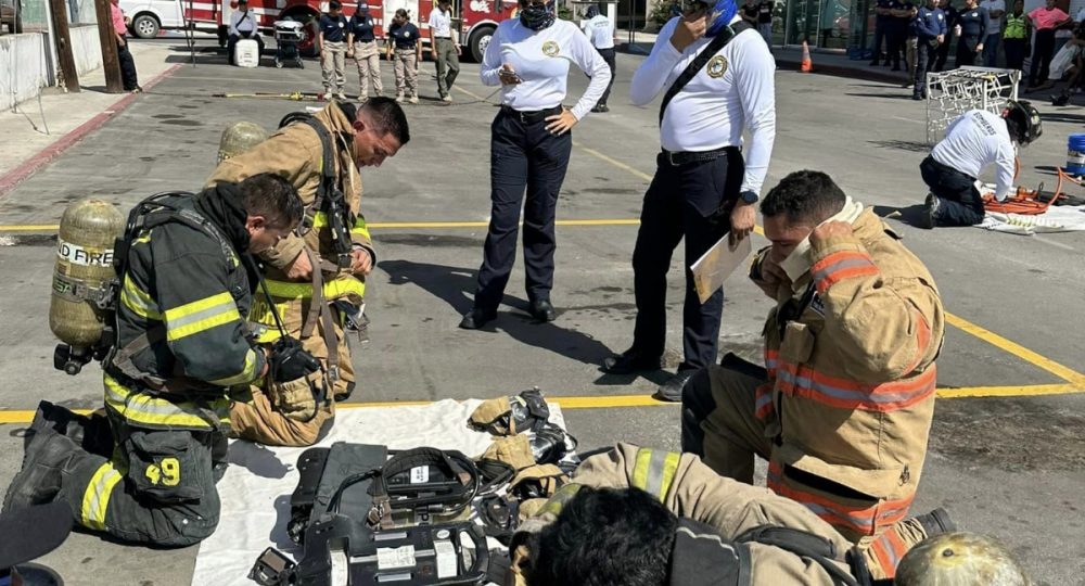 Bomberos en maniobras