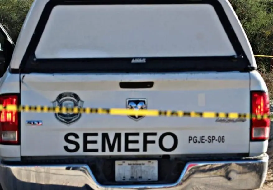 Camioneta de la SEMEFO