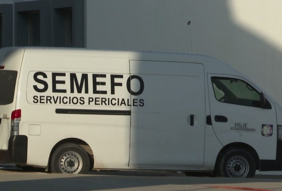 Camioneta de la Semefo