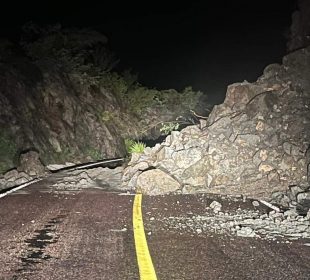 Carretera cerrada por deslaves ante lluvias por Norma