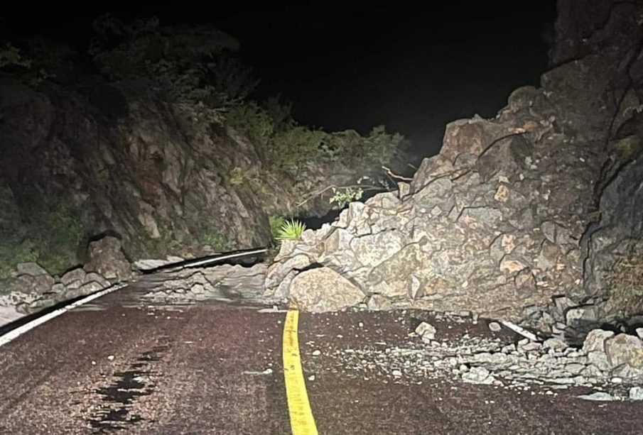 Carretera cerrada por deslaves ante lluvias por Norma