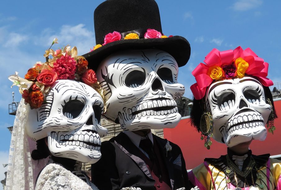 Catrinas gigantes por el Día de Muertos en Cabo San Lucas