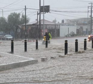 Día lluvioso en La Paz por huracán Norma