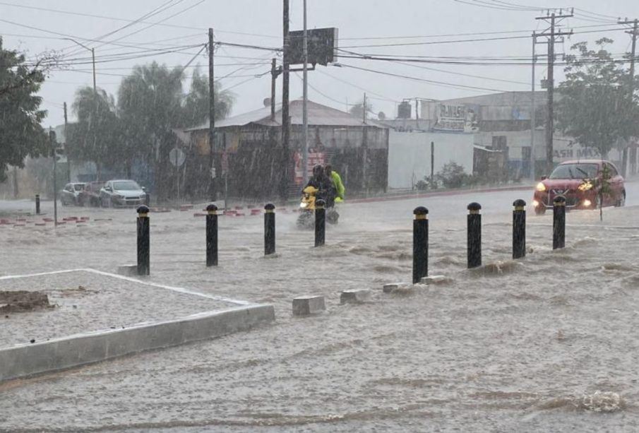 Día lluvioso en La Paz por huracán Norma