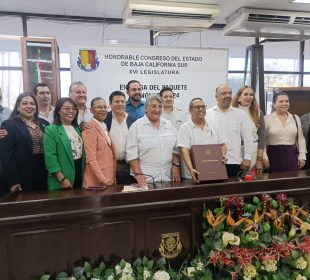 Diputados recibiendo Paquete Económico 2024