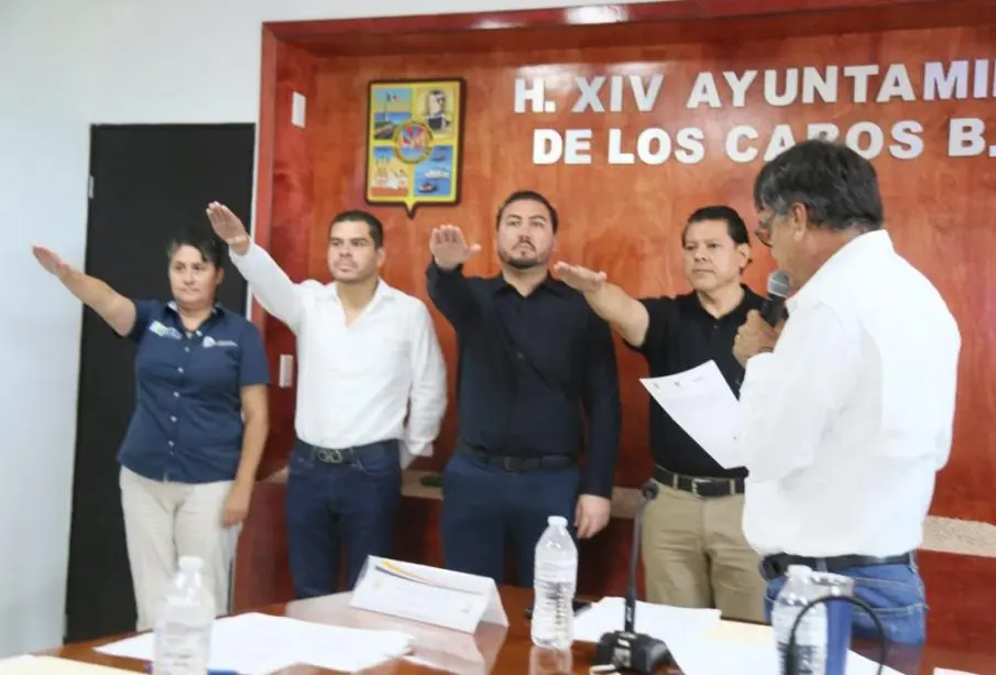 El equipo de futbol profesional y la autoridad deportiva municipal