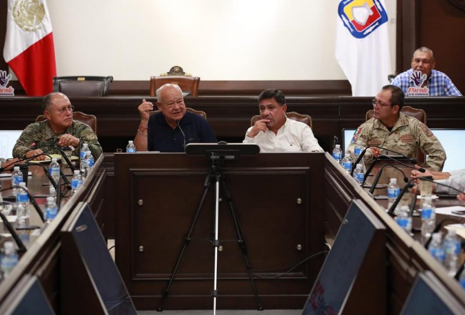 Gobernador con Homero y capitanes del ejército