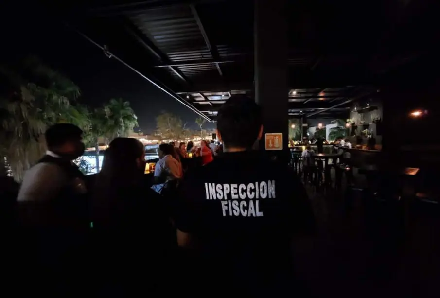 Inspector fiscal en salón