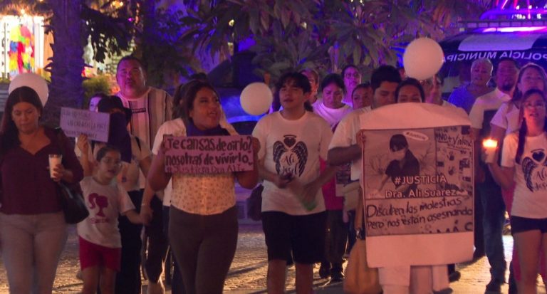 Manifestantes marchando por justicia para Alí