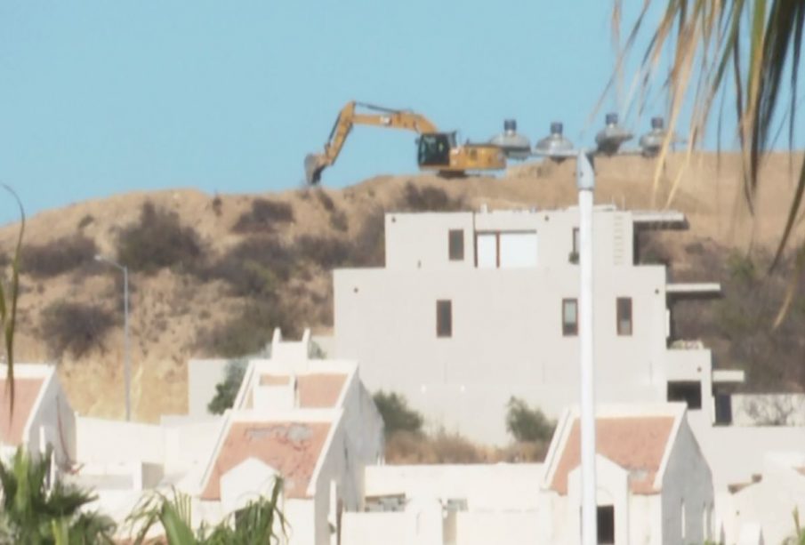 Maquinaria de construcción en cerro