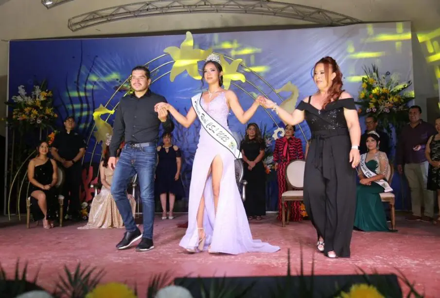 Coronan a la reina de las fistas tradicionales de CSL