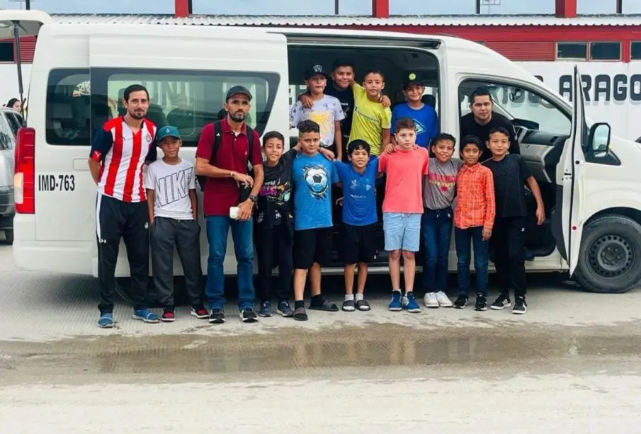 Niños futbolistas en Santa Rosalía