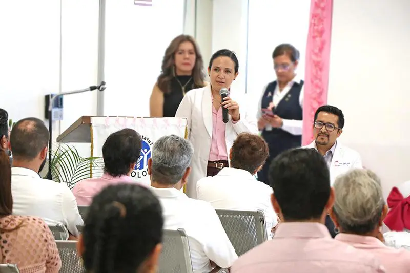 Salud estatal celebrando creación del Centro de Oncología