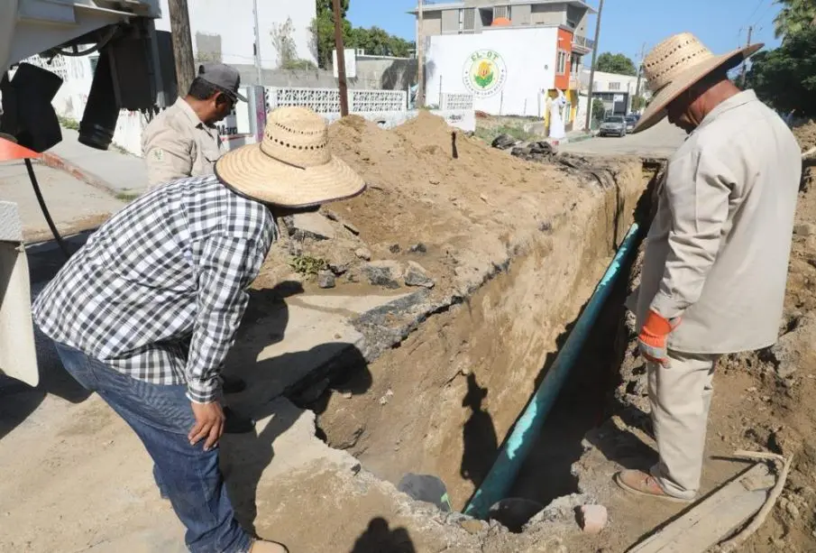 Continúa reparación de sistema de agua potable y alcantarillado