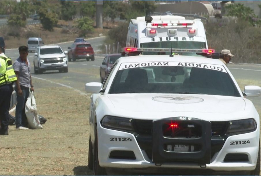 Unidad de la policía municipal en carretera de Los Cabos