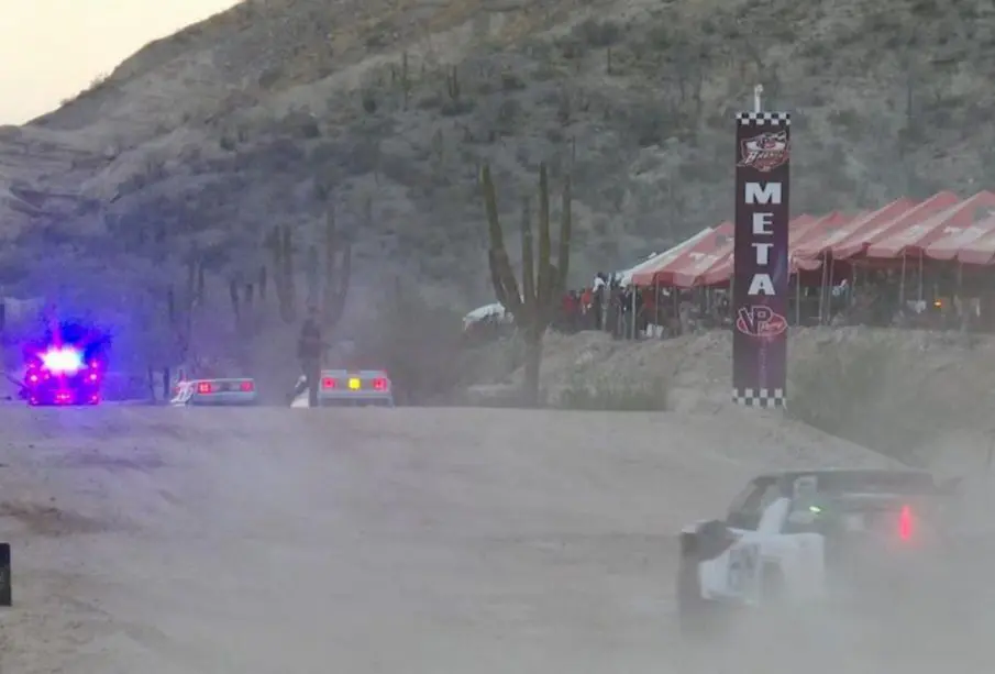 Vehículos off road en la Baja 100 2023