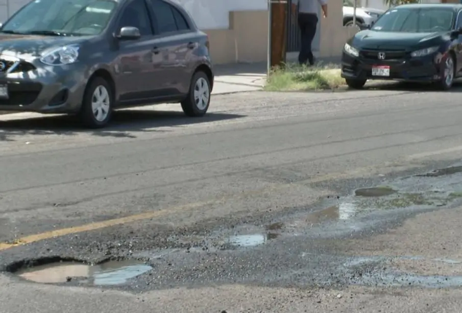 Aguas negras y baches