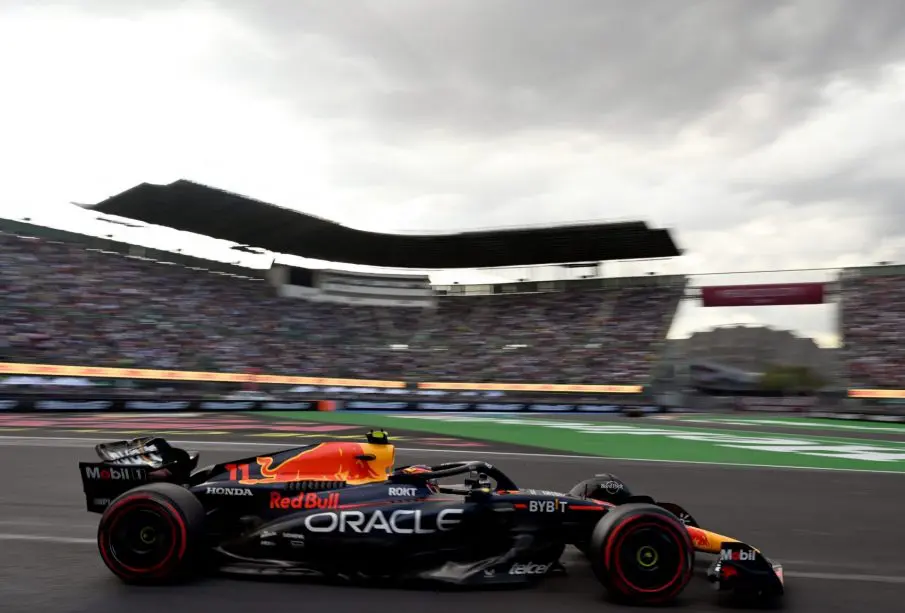 Sergio "Checo" Pérez en la segunda prueba libre del Gran Premio de México
