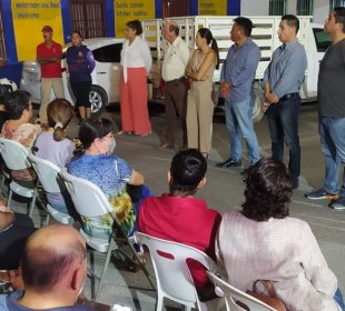 Reunión entre autoridades y locatarios de La Paz