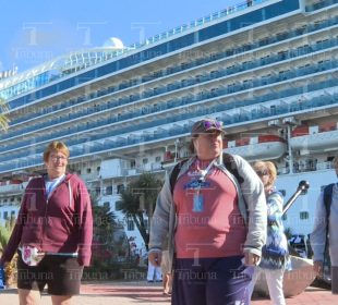 Turistas y crucero